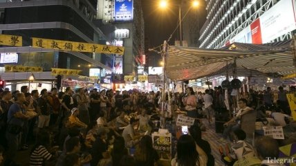 Главу Гонконга обвинили в сокрытии крупной суммы денег