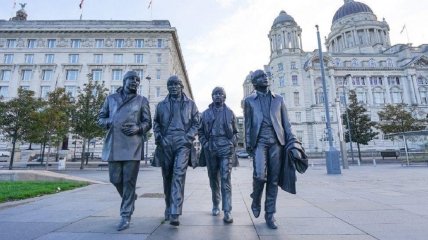 Знаменитый памятник легендарной ливерпульской четверке The Beatles