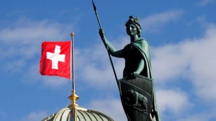 Швейцарія заборонила збори більше п'яти осіб та не виходити на вулицю
