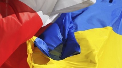 Польский и украинский флаги.