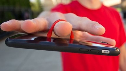Специальный чехол против выскальзывания iPhone из рук