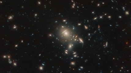 Телескоп Хаббл зробив знімок ультраяскравої галактики