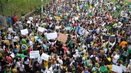 МИД просит украинцев не участвовать в акциях протеста в Бразилии