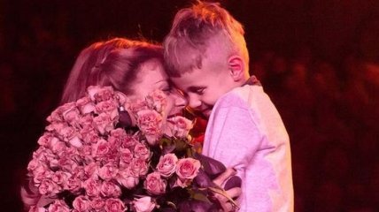 Шестилетний сын Тины Кароль впервые побывал на концерте мамы
