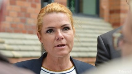 Мигрантка бросилась под машину министра по делам иммиграции Дании
