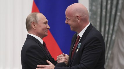 Президент России Владимир Путин и глава ФИФА Джанни Инфантино