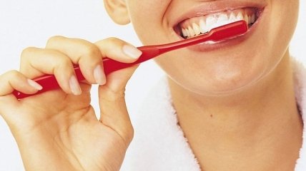 Назван продукт, который может заменить чистку зубов