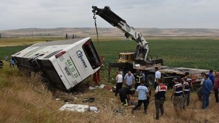 Авария рейсового автобуса в Турции: пятеро погибших, десятки ранены