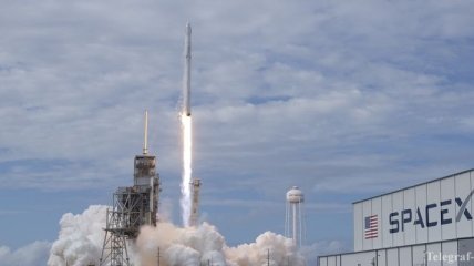 SpaceX с успехом запустила 10 коммуникационных спутников