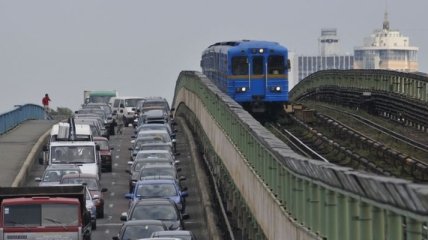 На одном из мостов Киева ограничат движение 