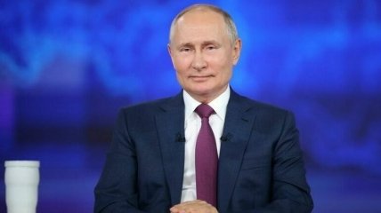 Володимир Путін під час прямої лінії