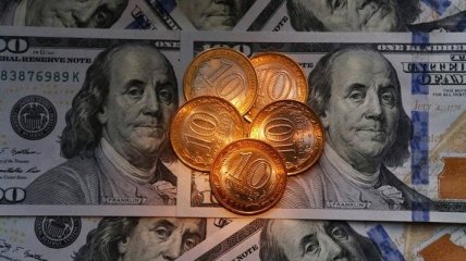 СМИ: Россия готовится отказаться от доллара