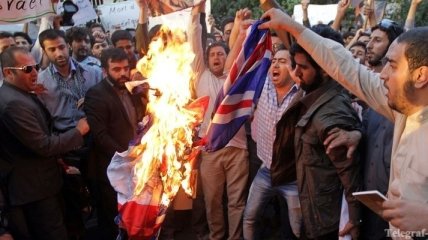 Демонстрации прошли около французского посольства в Иране