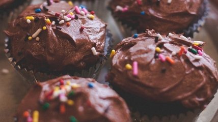 Диетологи объяснили, почему не стоит полностью отказываться от сладостей