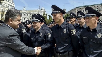 Порошенко назвал число погибших полицейских с начала работы НПУ