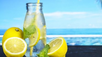Помогает ли вода с лимоном похудеть: комментарии диетологов