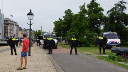 В Гааге полиция использовала водяные пушки против протестующих