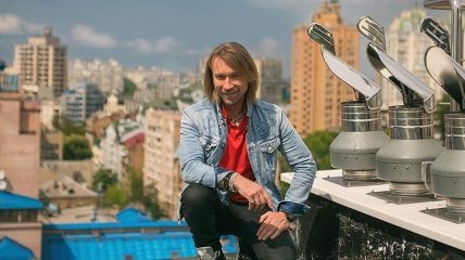 Украинский артист желает светлого будущего выпускникам