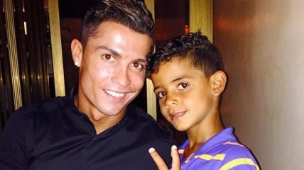 Сын Роналду забил эффектный гол в стиле отца (Видео)