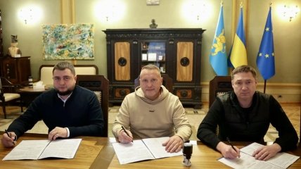 Слева направо: глава львовского облсовета Юрий Холод, Игорь Гринкевич и глава ОВА Козицкий