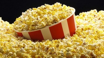 Любимое лакомство киноманов попкорн: какая в нем польза