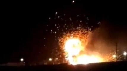 Под открытым небом в Дагестане загорелся и взорвался танк (видео)
