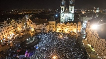 Тысячи чехов вышли на улицы Праги с требованием отставки премьер-министра