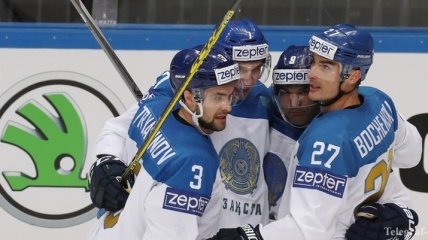 В Казахстане хоккеисты устроили сразу пять драк на площадке (Видео)