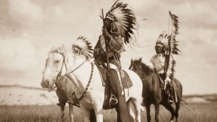 Жизнь индейских племен в редких снимках 100-летний давности (Фото)