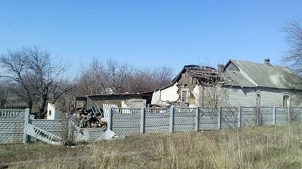 В Марьинке и Красногоровке повреждены 10 домов из-за обстрела боевиков