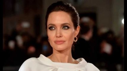 Анджелина Джоли пополнила свою коллекцию на теле новой татуировкой 