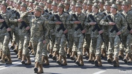 С 2016 украинским солдатам значительно увеличат зарплаты