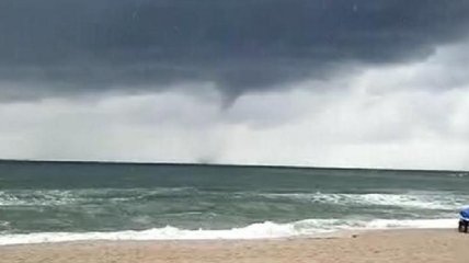 У побережья Черного моря возник огромный торнадо (фото, видео)