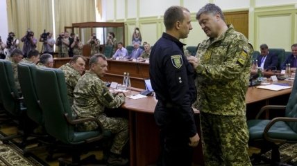Президент наградил двух львовских полицейских орденом "За мужество"