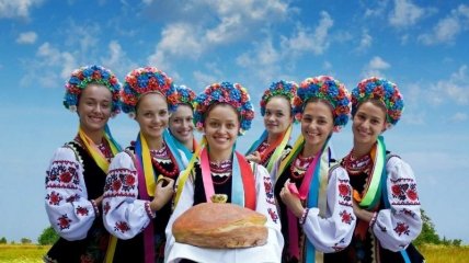 Украинки улыбаются