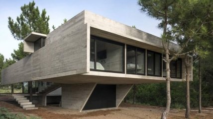Потрясающий дом для загородного отдыха из бетона (Фото)