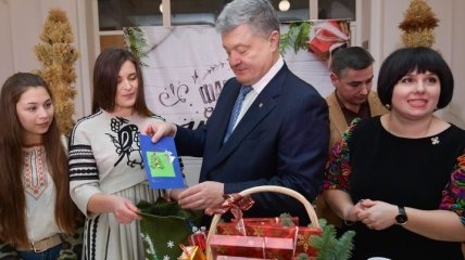 "Подарок Святого Николая": Президент присоединился к акции для участников АТО