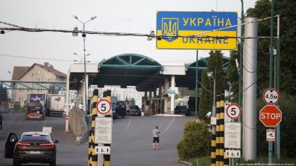 Держприкордонслужба України може відмовити чоловікові у виїзді з країни
