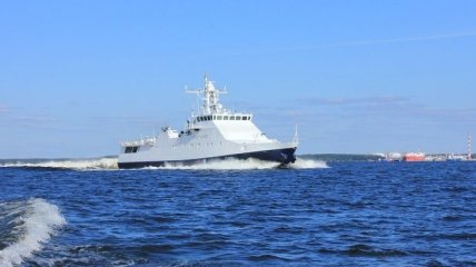 Сторожевой корабль РФ приблизился к территории Украины