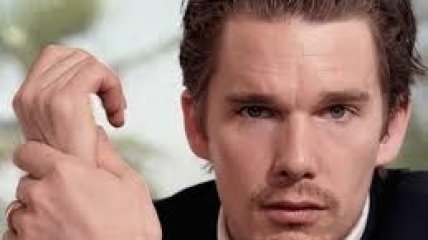 Этан Хоук станет четырежды папой