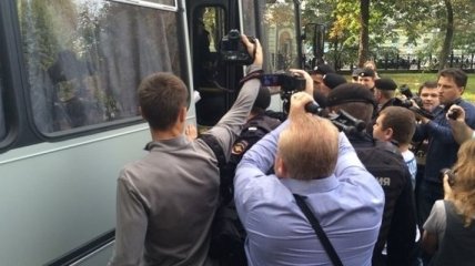 За попытку провести ”Марш мира” в центре Москвы задержано 11 человек