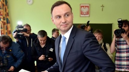 Экзит-пол: В Польше оппозиционный кандидат опережает Коморовского