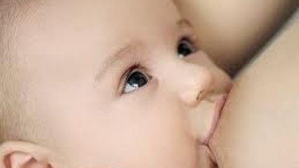 Грудное кормление повышает интеллект ребенка