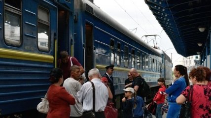Украинцам ко Дню Конституции назначили дополнительные поезда 