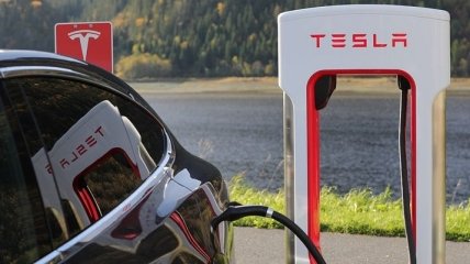 Электрокары Tesla: владельцы о том, сколько живет батарея такого автомобиля