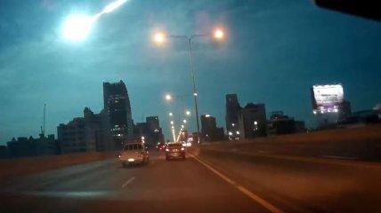 Загадочное явление: над Бангкоком пролетел огненный метеорит (Видео)