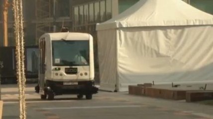 Автобус будущего тестируют в Арабских Эмиратах (Видео)