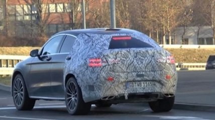 Новый Mercedes-Benz GLC Coupe заметили на тестах