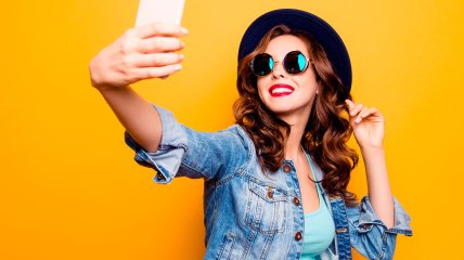 Під час селфі не обов'язково натискати кнопку на екрані