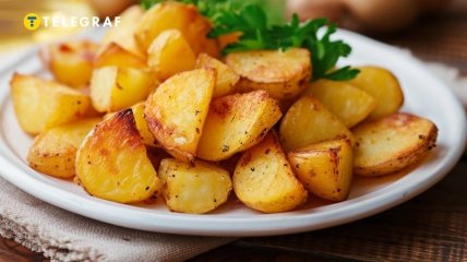 Смажена картопля стане чудовим доповнення до стейка (зображення створено за допомогою ШІ)